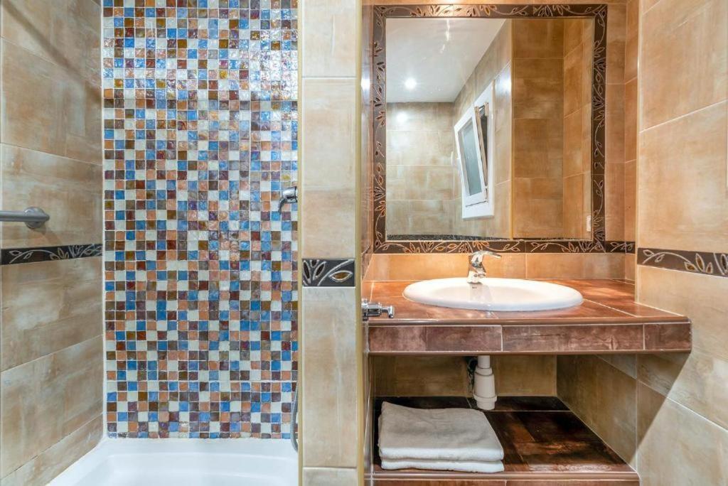 קסטלדפלס Apartamentos Denis מראה חיצוני תמונה