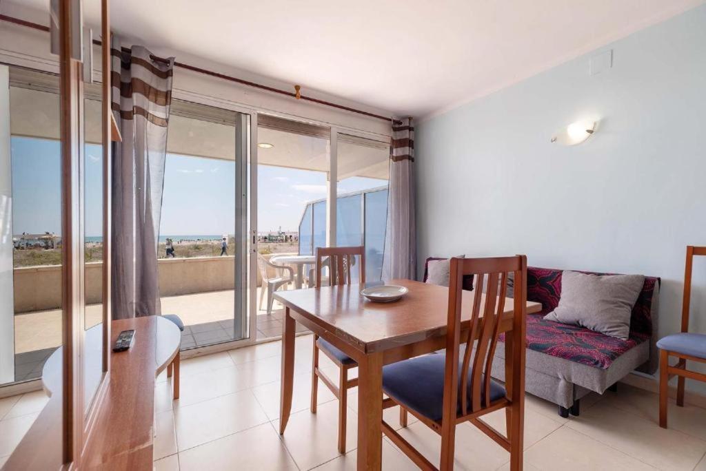 קסטלדפלס Apartamentos Denis מראה חיצוני תמונה