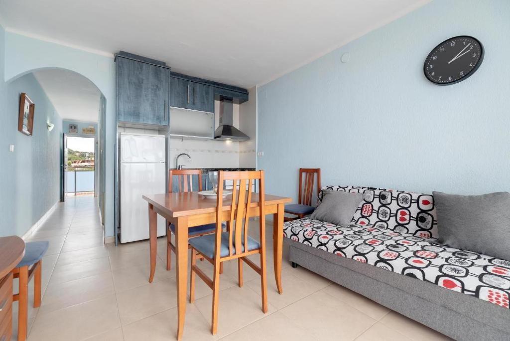 קסטלדפלס Apartamentos Denis מראה חיצוני תמונה